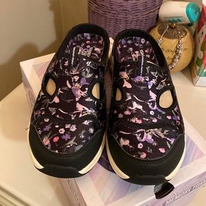 Black Floral Slide On Skechers